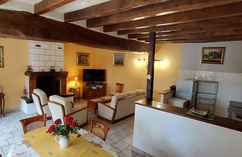 Val d’Erdre-Auxence Cottage | Detached country house with private fishing pond