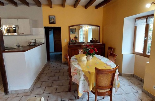 Val d’Erdre-Auxence Cottage | Detached country house with private fishing pond