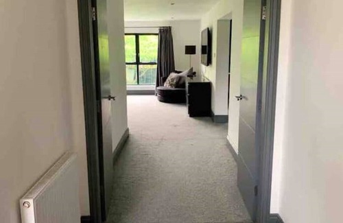 Trafford House | Detached Contemporary 5 Bedroom en-suite bedroom house