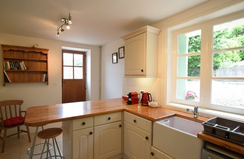 Civray House | Detached cosy, pretty cottage and garden, walking distance to town, sleeps 4.