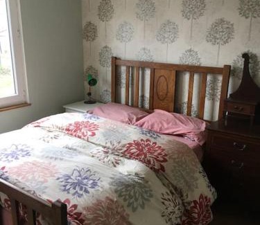 Plumeliau Apartment | Detached cottage on the edge of town