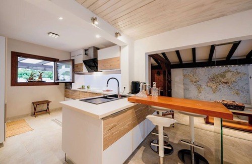 Siesta House | Detached house with pool - 1 minute walk to the beach