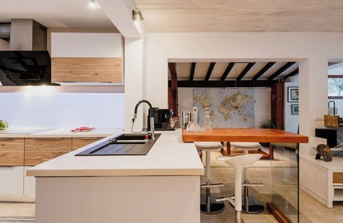 Siesta House | Detached house with pool - 1 minute walk to the beach