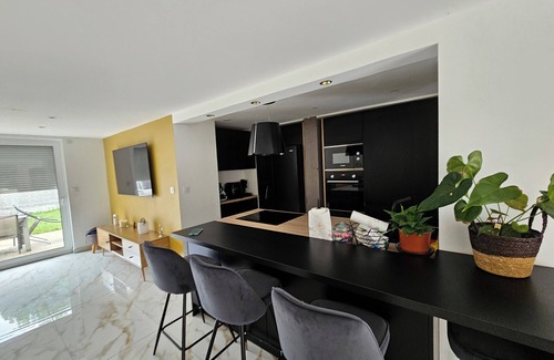 Saint-Priest-en-Jarez House | Detached house with garden and terraces near stadium