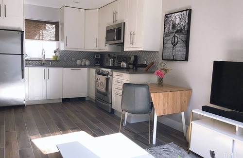 Boulevard Park Cottage | Detached Guest Cottage Backs to Private Park In Midtown Sacramento