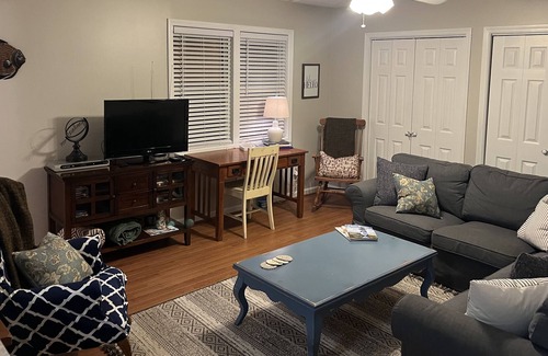 New Bern Apartment | detached guesthouse, minutes to downtown, breweries, and shopping