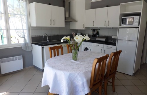 Meschers-sur-Gironde House | Detached house very quiet garden in Meschers property in town center