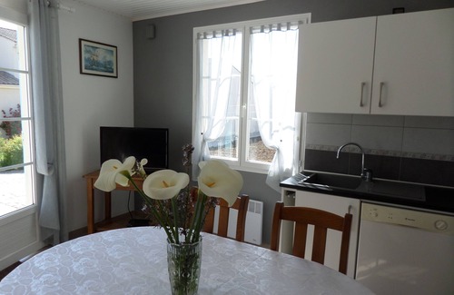 Meschers-sur-Gironde House | Detached house very quiet garden in Meschers property in town center