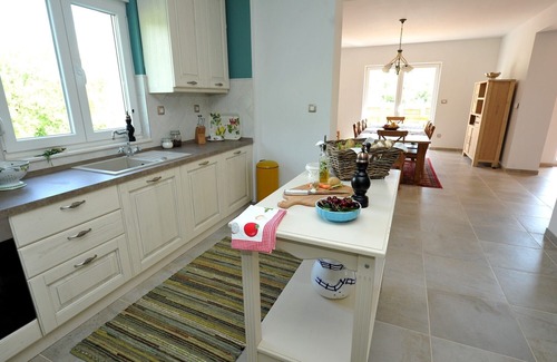 Trilj Villa | DETACHED HOLIDAY HOME WITH SWIMMING POOL FOR UP TO 10 PERSONS