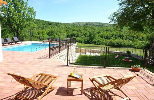 Trilj Villa | DETACHED HOLIDAY HOME WITH SWIMMING POOL FOR UP TO 10 PERSONS