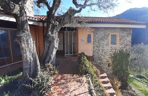 Dolceacqua House | Detached Holiday Home on Olive Grove with Beautiful Sea View
