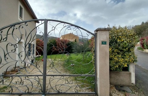 Rochemaure House | Detached house (120m²) with swimming pool, wood-burning stove, in quiet neighborhood.