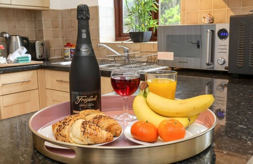 Milton Keynes House | Detached House City Centre Driveway Parking - Self-Check-In SkyTV Fast WiFi