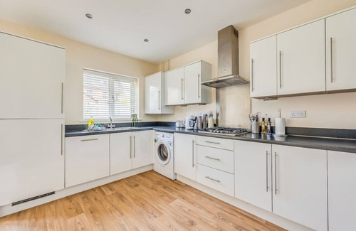 Milton Keynes House | Detached House Driveway Parking Fast WiFi SmartTV