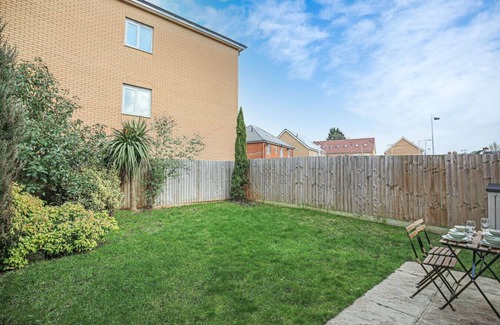 Milton Keynes House | Detached House Driveway Parking Fast WiFi SmartTV