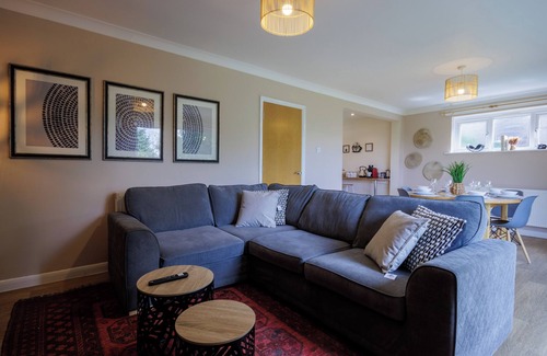 Southampton House | Detached House, Driveway Parking & Amazing Views