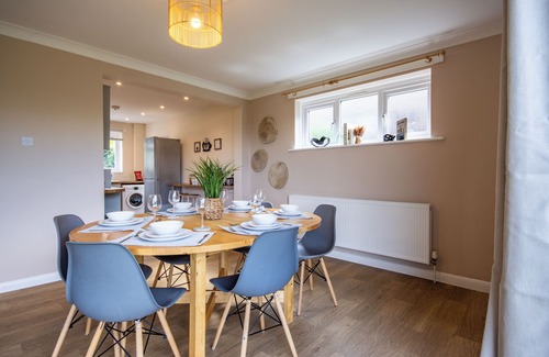 Southampton House | Detached House, Driveway Parking & Amazing Views