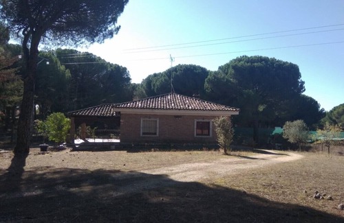 Laguna de Duero Ski Chalet | Detached house 8 km from Valladolid. Tranquility, surrounded by pine trees.