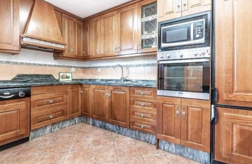 Plaza de Toros-Doctores-San Lazaro Apartment | Detached House in Granada