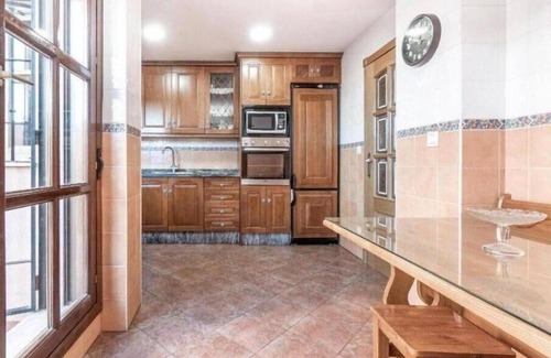 Plaza de Toros-Doctores-San Lazaro Apartment | Detached House in Granada