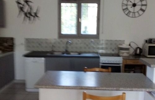 Les Angles House | Detached house in very quiet neighborhood, near Avignon