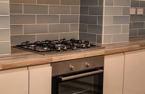 Shipley House | Detached house luxury 6 beds, Fast WiFi, pets allowed and Hot-tub.