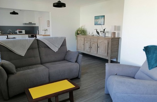 Barbatre House | Detached house near beach and shops