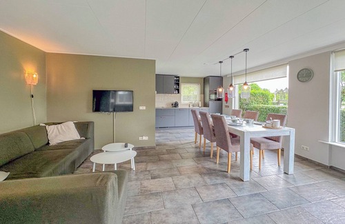 Vorstenbosch House | Detached house on an alpaca farm
