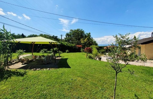 Allinges Villa | Detached house with above-ground pool and spa
