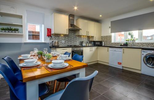 Southampton House | Detached House With Driveway Parking