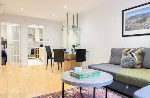St. Johns Wood House | Detached house with FREE PARKING & Wi-Fi in Little Venice near Paddington