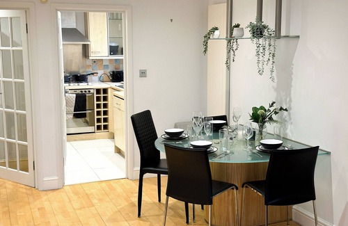 St. Johns Wood House | Detached house with FREE PARKING & Wi-Fi in Little Venice near Paddington