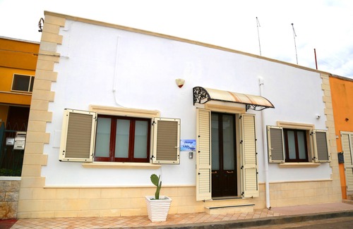 Squinzano House | Detached house with hot tub, a few kilometers from the sea