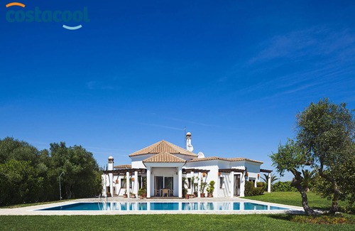 Benalup-Casas Vieja Villa | Detached luxury villa with private pool on golf course