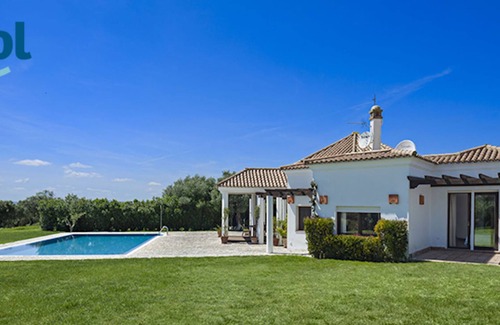 Benalup-Casas Vieja Villa | Detached luxury villa with private pool on golf course