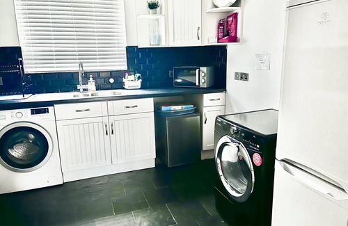 Willesborough House | Detached Luxe House in Ashford with Hot tub