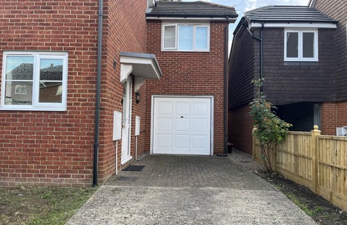 Willesborough House | Detached Luxe House in Ashford with Hot tub