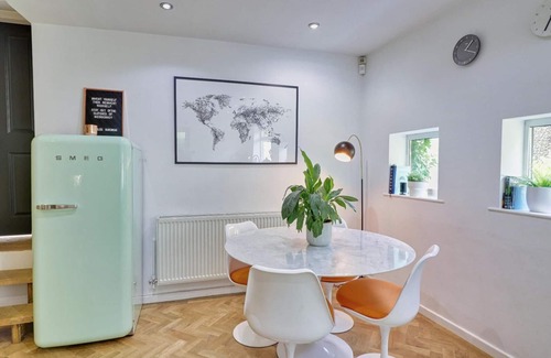 Leeds House | Detached modern, stylish house