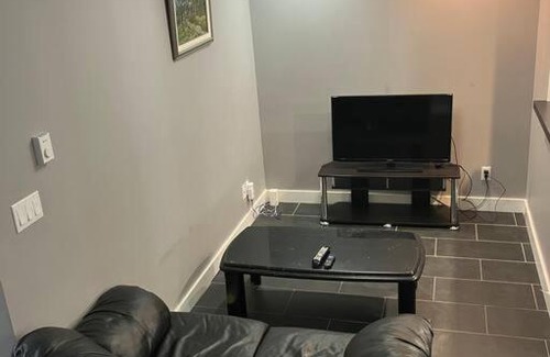 Victoria Apartment | Detached Private Quiet 2 Bedroom Suite