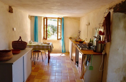 Gignac Apartment | Detached property with panoramic views of the Luberon Natural Park