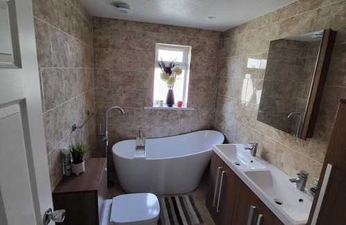 Hartland House | Detached six bedroom house with indoor heated swimming pool, near the coast.