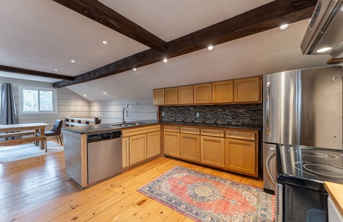 The Blue Mountains Cottage | Detached Spa Chalet & Concierge (1 Month min)