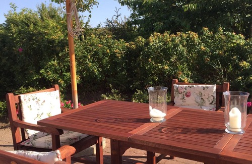 Nieblum House | Detached thatched house in a quiet location close to the beach