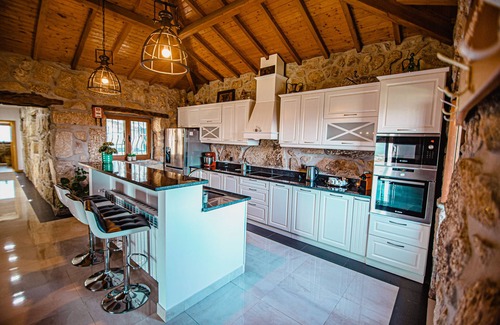 Britelo House | Detached vacation home with pool, barbecue, soccer pitch and much more