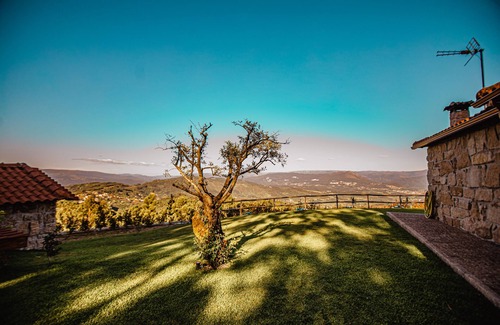 Britelo House | Detached vacation home with pool, barbecue, soccer pitch and much more