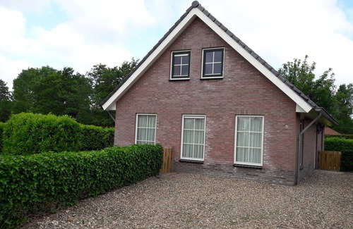 Tzummarum House | Detached vacation home with enclosed garden close to the Wadden coast