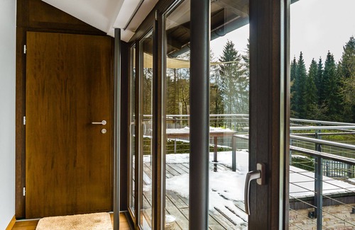 Holzminden House | Detached vacation home - luxury & nature with a view (sauna, fireplace, lounge couch)