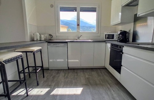 Laroque-des-Alberes Apartment | Detached Villa - spacious 1st floor apartment. Swimming pool with large terrace