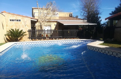 La Pobla de Vallbona Villa | Detached villa with private pool near Valencia