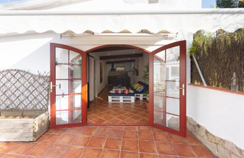 Puigventos Villa | Detached villa for 6 People in Lloret de Mar with comunal Outdoor swimming pool